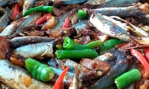 Cá nục kho tiêu và ớt xanh, cách nấu đơn giản nhưng cực đưa cơm