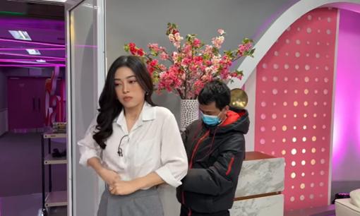 Á hậu Phương Nga kể về một ngày làm việc ở VTV: Ban đầu gặp nhiều khó khăn và đôi khi bị mắng 