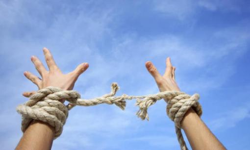 'Trói buộc đạo đức' kinh điển nhất, gây tổn thương nhất chính là 3 câu nói này