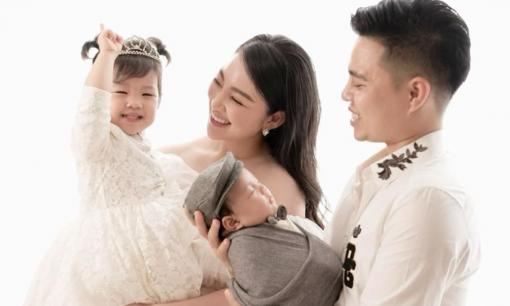 'Cô dâu đeo vàng trĩu cổ ở Nam Định' lần đầu khoe quý tử cực đáng yêu