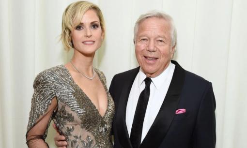 Tỷ phú 80 tuổi của Mỹ đính hôn với bạn gái kém 33 tuổi