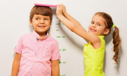 Làm thế nào để can thiệp nếu trẻ quá lùn? Bác sĩ: 4 cách cải thiện chiều cao ở trẻ em