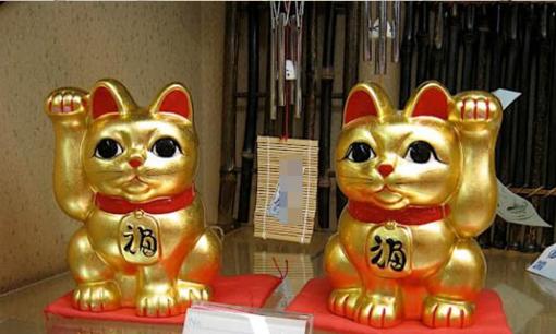 Tay phải và tay trái của mèo may mắn có tác dụng khác nhau!? Đặc biệt nếu bạn đang kinh doanh thì phải đặt đúng sẽ được đảm bảo nhiều tiền, làm ăn phát đạt!