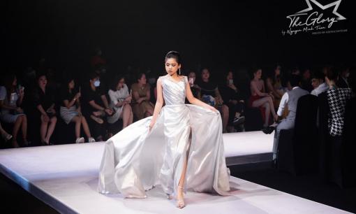 Siêu mẫu nhí Katherine Minh Vy đầy thần thái, cuốn hút trong show The Glory