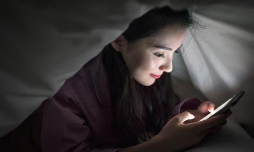 Hay thức khuya nghịch điện thoại, chăm chỉ ăn 3 loại trái cây này chính là cứu tinh của đôi mắt