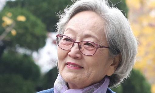 'Người bà quốc dân' trong loạt phim nổi tiếng bị nhiễm COVID-19 ở tuổi U90, người hâm mộ lo lắng không yên 