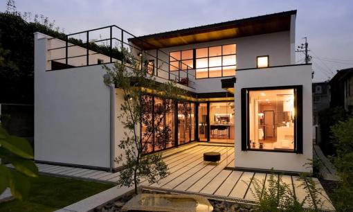 Ngôi nhà được thiết kế theo hình chữ U độc đáo, hài hòa với thiên nhiên khiến dân mạng thích thú 