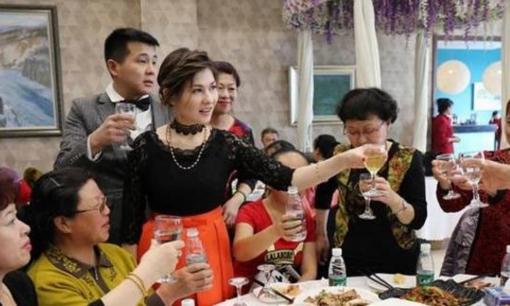 Đi ăn với những vị lãnh đạo quan trọng thì chỉ cần học những điều này thôi là đủ rồi, quá kinh điển rồi!