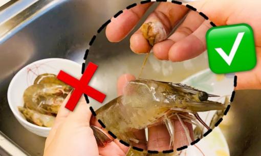 Với một chiếc ống hút, bạn có thể lấy sạch chỉ tôm ở lưng, 5 giây 1 con nhanh chóng và sạch sẽ, rất thiết thực