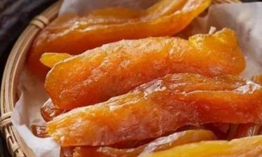 Khoai lang sấy khô, các bạn đừng sấy trực tiếp nhé! Làm thêm 2 bước nữa thì màu sáng, không bị khô và thâm đen 