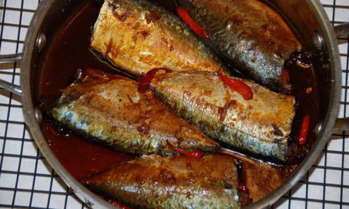 Cá mắm kho sao cho không tanh và ngon, tham khảo bí quyết từ mẹ đảm dưới đây 