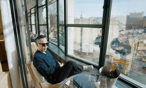 Vũ Khắc Tiệp chia sẻ trải nghiệm khi đi du lịch Pháp, ở khách sạn dát vàng hơn 100 triệu/đêm