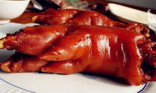 Phụ nữ thường ăn 'móng giò', liệu có thực sự bổ sung được collagen? Cho bạn biết câu trả lời thực sự