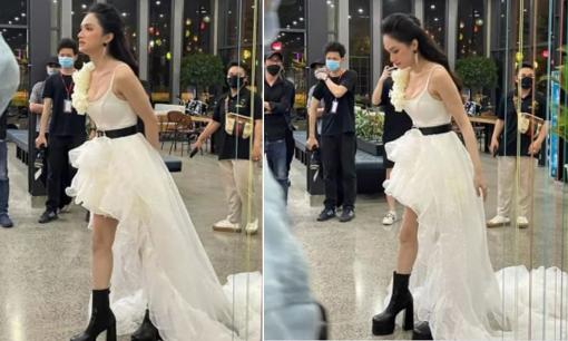 Hoa hậu Hương Giang bị chụp lén bằng camera thường tại sự kiện, nhan sắc liệu có xinh đẹp như lời đồn?