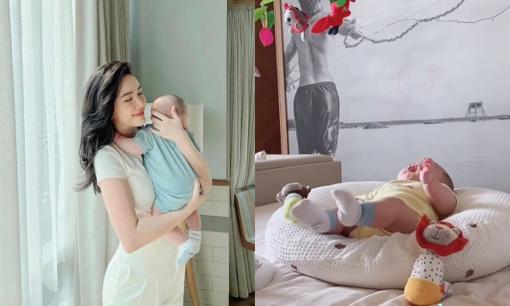 Bảo Thy khoe khoảnh khắc quý tử nằm chơi một mình, vẻ ngoài bụ bẫm cùng giọng cười giòn tan khiến dân tình 'tan chảy'