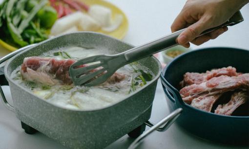 Sườn đừng chỉ xào chua ngọt, làm theo cách này ngon hơn nhiều, lại là món ăn nổi tiếng của Thái Lan