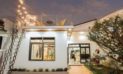 Mẫu nhà cấp bốn với khoảng ban công cực chill khiến dân tình thích mê 