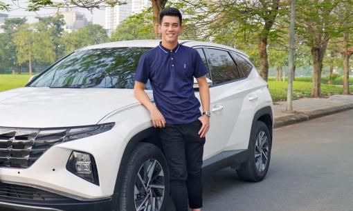 Tiền đạo Tiến Linh mua xe ô tô mới, đến diễn viên Bình An cũng vào bình luận: 'Ước!'
