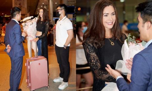 Hoa hậu Hoàn vũ 2005 'cập bến' Việt Nam, sắc vóc 'bén đứt tay' khiến dân tình mê mệt