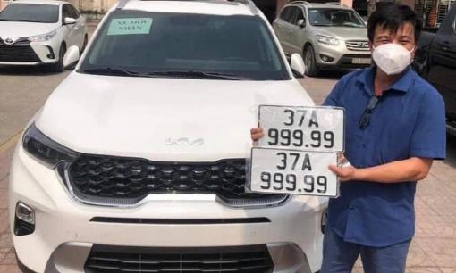 Bốc được biển xe VIP nhất Nghệ An, chủ nhân có 'bàn tay vàng' khiến cả phòng ồ lên vì bất ngờ