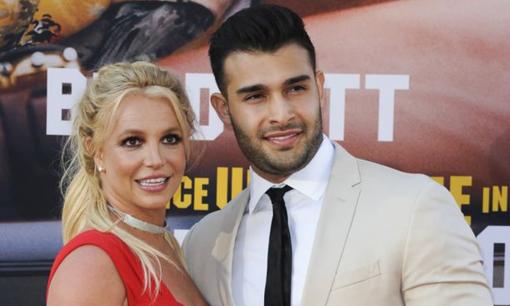 Britney Spears và bạn trai kém 13 tuổi chính thức kết hôn sau khi thông báo mang thai?