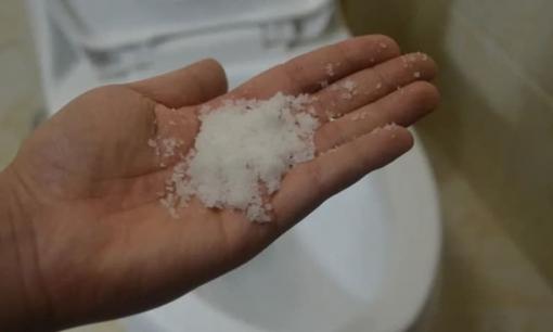 Đặt một nắm muối trong phòng tắm có tác dụng mạnh đến mức tiết kiệm hàng trăm đô la mỗi năm. Nếu không biết sớm, bạn sẽ phải ân hận!