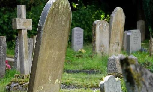 Ba hiện tượng này xuất hiện ở mộ tổ tiên thì trong gia đình sẽ có người phú quý, quyền lực!