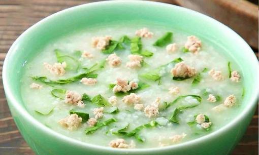 Nấu cháo thịt rau củ, đừng cho ngay thịt nạc vào nồi, thêm bước nữa thịt nhanh mềm ngon, không khô