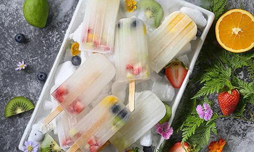 Cuối tuần thời tiết oi nóng, thử làm món kem nước dừa ngọt mát, dễ làm để đãi cả nhà 