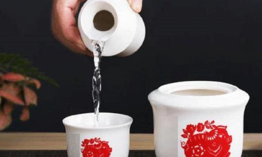 Người xưa rất thích rượu, lại càng chú trọng đến 'rượu nóng', trong đó ẩn chứa rất nhiều điều bí ẩn