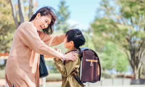 Tại sao người Nhật không dùng những những từ 'xuất sắc' và 'quá giỏi' để khen ngợi con mình, thay vào đó họ làm gì để khích lệ?