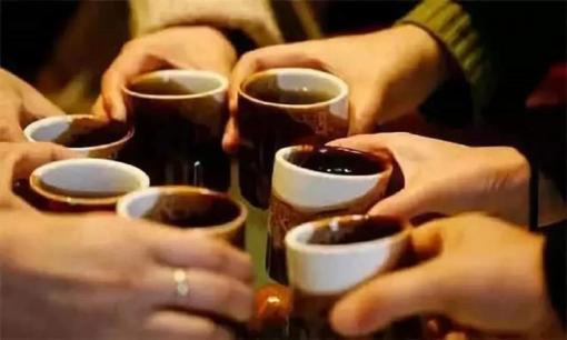 Trên bàn ăn, khi lãnh đạo đưa cho bạn ba món ăn này nghĩa là ông ấy rất coi trọng bạn, hãy trân trọng và nắm bắt cơ hội này