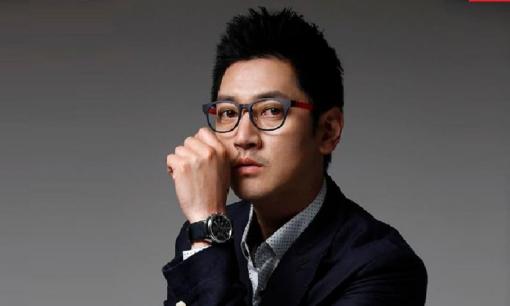 Nam ca sĩ Bobby Kim kết hôn ở tuổi 49