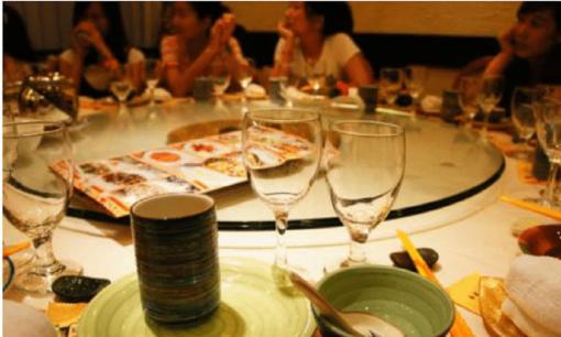 Khi gặp 3 loại người này trên bàn rượu, họ tưởng chừng như bình thường nhưng thực chất lại rất 'nhẫn tâm', hãy nhớ tránh xa!