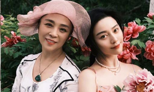 Phạm Băng Băng đăng ảnh chụp với mẹ ruột, U70 vẫn 'ăn đứt' con gái nổi tiếng