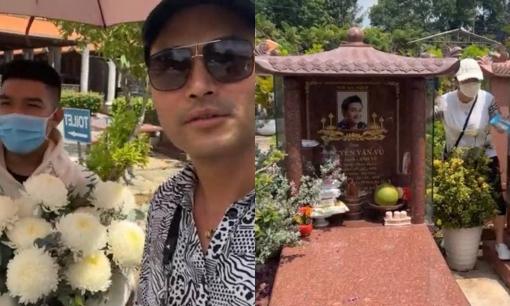 Vừa về Việt Nam, bạn thân 15 năm đến thăm cố nghệ sĩ Anh Vũ, còn tiết lộ điều bất ngờ trên bó hoa khi đem đến viếng