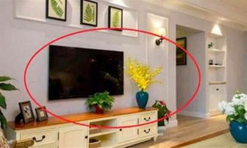 Dù nhà giàu đến đâu thì 4 thứ này cũng không thể đặt cạnh tivi, nhiều người không hiểu nên để ý dọn sớm đi