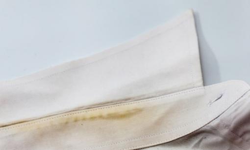 Làm sao để hết vết mồ hôi, ố vàng trên cổ áo? Dưới đây là mẹo hữu ích dành cho bạn