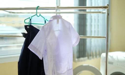 Cách giặt đồng phục học sinh để luôn trắng và sạch, cha mẹ nào cũng nên biết
