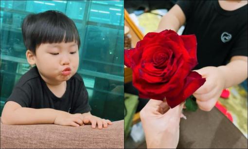 Mới tí tuổi, con trai Hoà Minzy đã biết tặng hoa cho mẹ trước ngày sinh nhật, tâm lý thế này bảo sao ai cũng yêu thương hết mực!