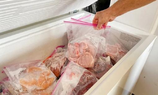 Ăn thịt kiểu này giảm thọ 10 tuổi, phá nát dạ dày, dễ sinh ung thư, nhà nào đang có dù tiếc đến mấy cũng phải vứt đi