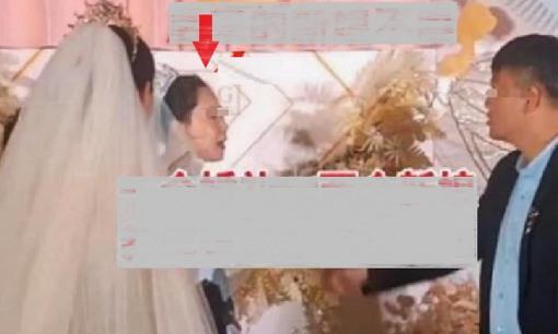 Cô gái mặc váy cưới đến gây rối hôn lễ người yêu cũ: 'Có tôi ở đây, các người đừng hòng kết hôn suôn sẻ!'