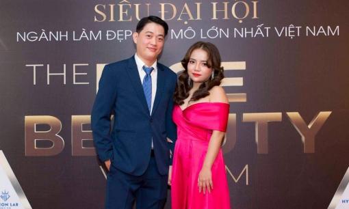 Gặp gỡ phù thủy 'Thổi hồn vào xi măng mang trái tim của nến' - Vinh Nến Thơm