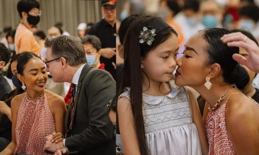 Gia đình Đoan Trang lên đồ dự sự kiện: Đôi vợ chồng tình bể bình, bé Sol được mẹ diện váy và kẹp tóc siêu đáng yêu