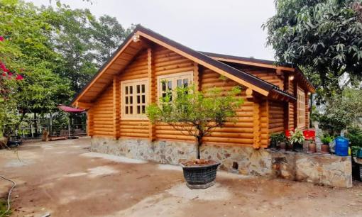 Gia chủ dựng căn nhà gỗ giữa lòng Hà Nội làm nơi nghỉ dưỡng, nhìn bên trong, dân tình phải thốt lên: 'Mê quá!'