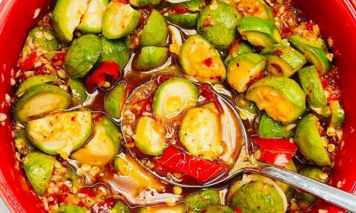Bí quyết làm sấu dầm mắm ớt: Ăn cơm, ăn vặt hay chấm rau muống luộc đều ngon 'bá cháy'