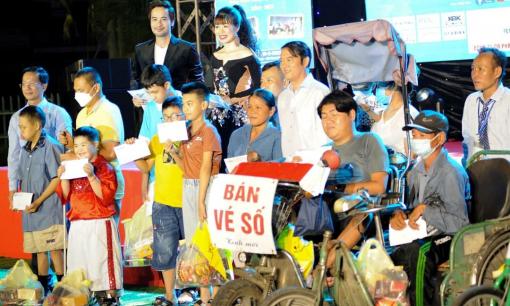 Trao tặng quà, tiền mặt hơn 400 triệu đồng cho Người khuyết tật tại Quảng Ngãi