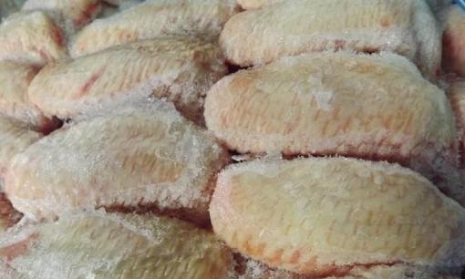 Mua cánh gà đông lạnh, chọn loại có lớp đá dày hay mỏng thì ngon? Nhiều người mua sai phí tiền 