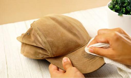Cách vệ sinh mũ, tẩy vết ố giúp mũ cũ trông như mới