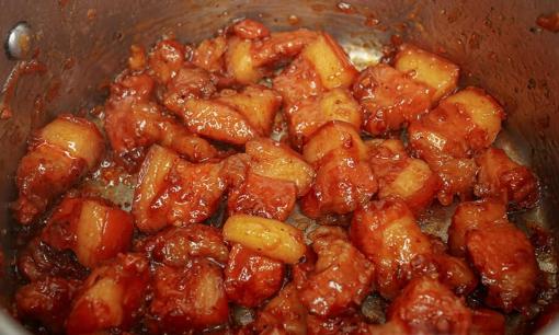 Cách làm thịt kho tiêu ngon đậm vị cho bữa cơm gia đình thêm hấp dẫn 